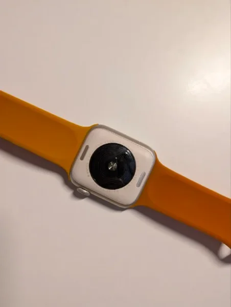 Apple Watch SE (2nd gen) — can opener, whistle