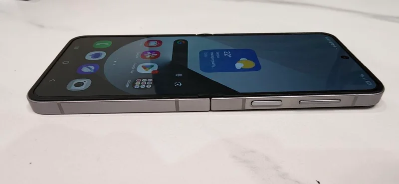 Samsung Galaxy Z Flip 6