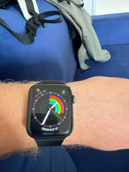 Apple Watch SE — magnetic compass, analog clock