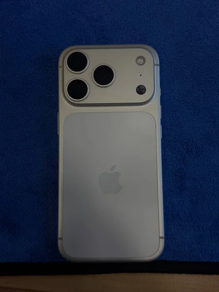 iPhone 17 Pro — remote control, iPod, cellular telephone