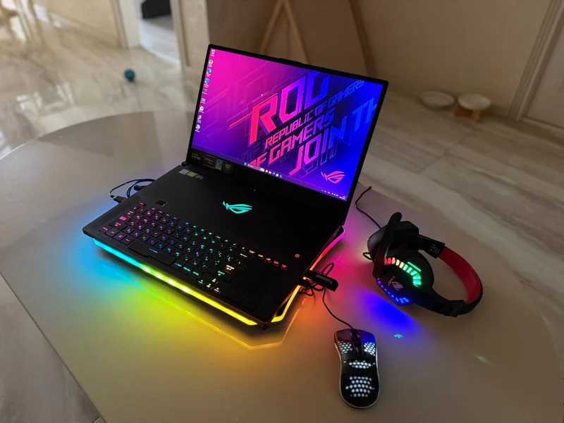 Ноутбук ASUS ROG Zephyrus S GX701 с аксессуарами — notebook, laptop
