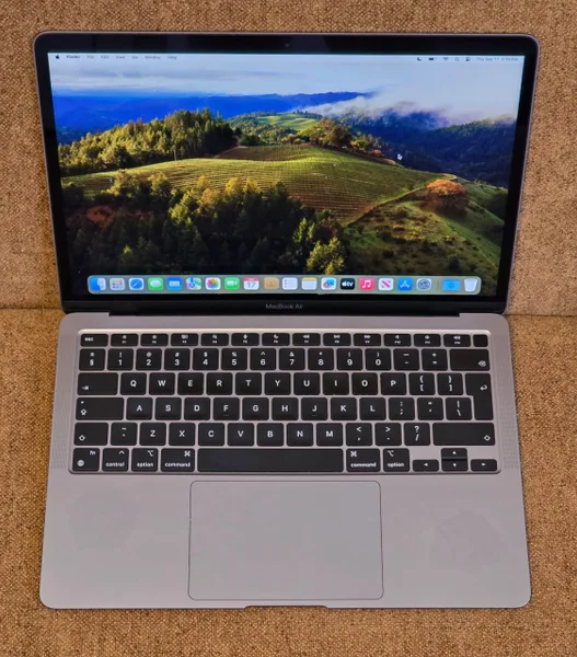 MacBook Air 13 M1 / 8GB / 256GB Space Gray — notebook, laptop