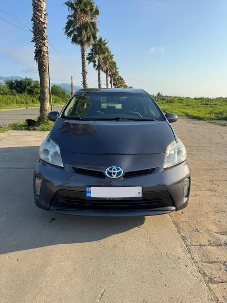 Toyota Prius 1.8 Hybrid — sports car, convertible, car wheel