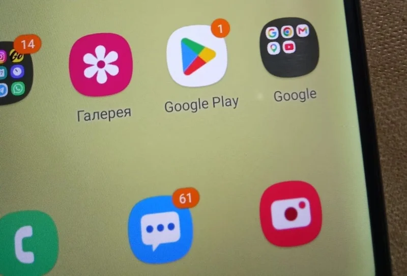 Телефон Samsung A20s — laptop, remote control