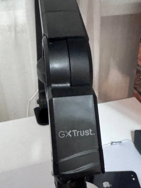 Пантограф для микрофона GX Trust — seat belt, Polaroid camera, barber chair
