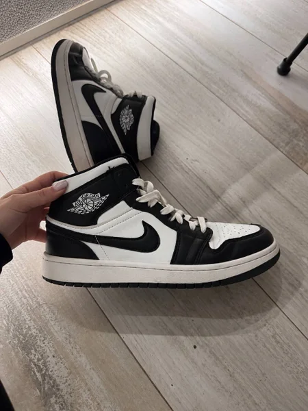 Кроссовки — running shoe