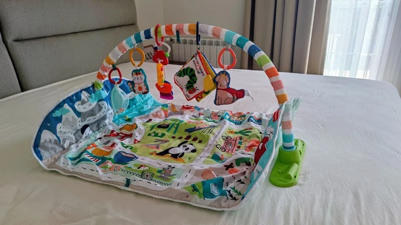 Развивающий коврик Fisher Price с игрушками — bib, diaper, tray