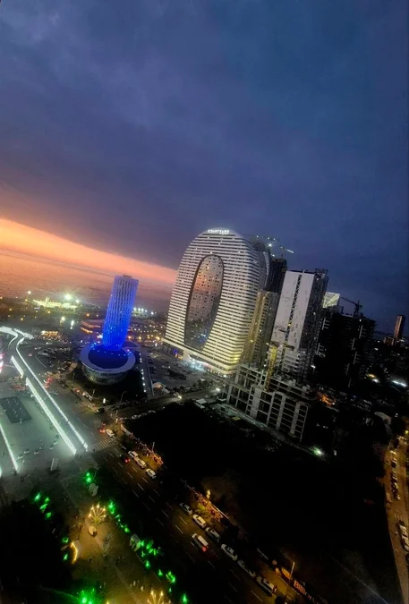 1+1 в Orbi City D2 с видом на море