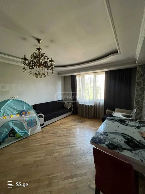 4-комнатная квартира в Тбилиси