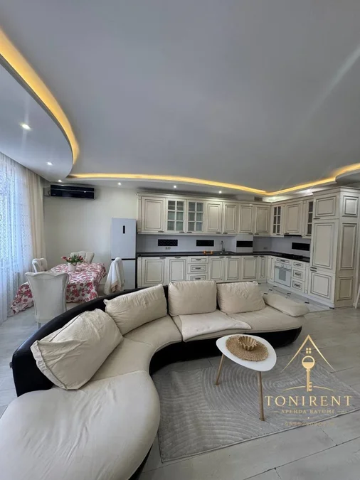 4-комнатная квартира, 130 м², $1300