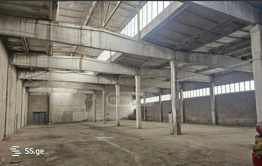Store-Industrial property For Rent. Lilo