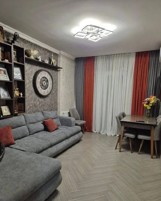 3-комнатная квартира с 2 спальнями, Новый Бульвар, $700