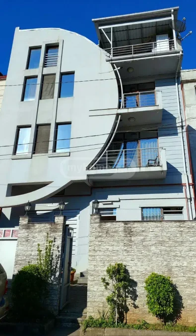3-комнатная квартира в районе Багратиони