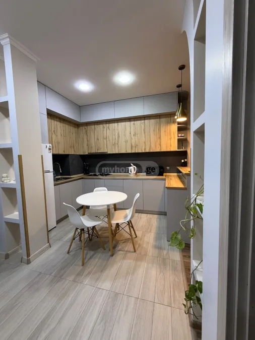 3-комнатная квартира, ул. Кобаладзе, 15, $800