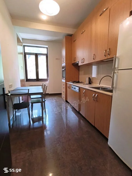 Паркинг на l. asatiani st. Sololaki