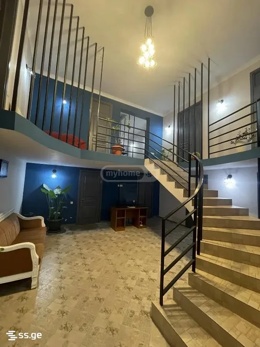 9 room Private House For Rent