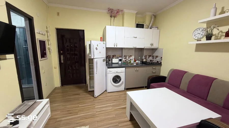 В долгосрочную аренду квартира 1+1 в Старом Батуми