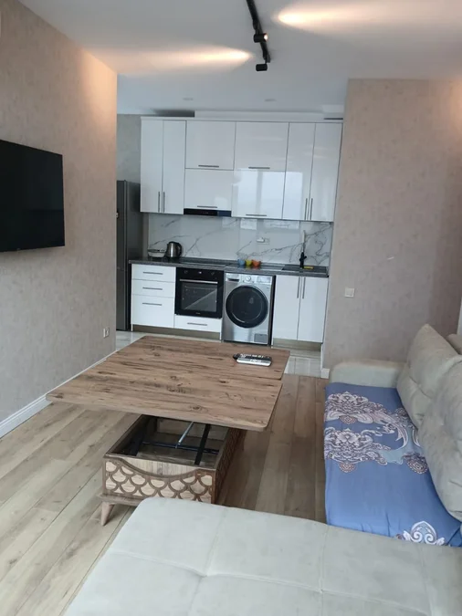 3-комнатная квартира, 75 м², $900