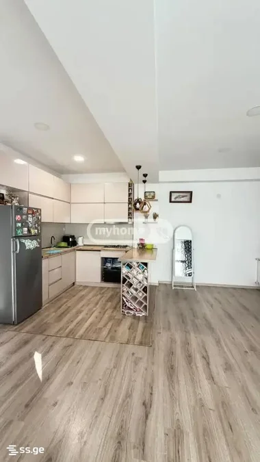 4 room Flat For Sale. Mukhiani