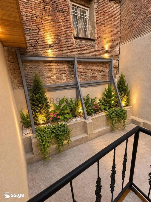 4 room Private House For Sale. Sololaki
