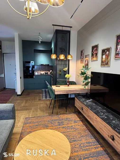 1+1 на Old District 50 Old Batumi District