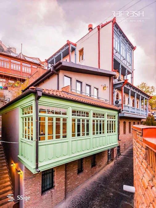 4 room Private House For Sale. Sololaki