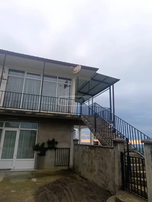 Частный дом с 5 комнатами в районе аэропорта