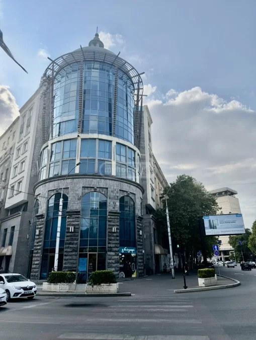 Офисное коммерческое помещение в Сабуртало