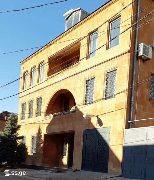 7 room Private House For Rent. Isani