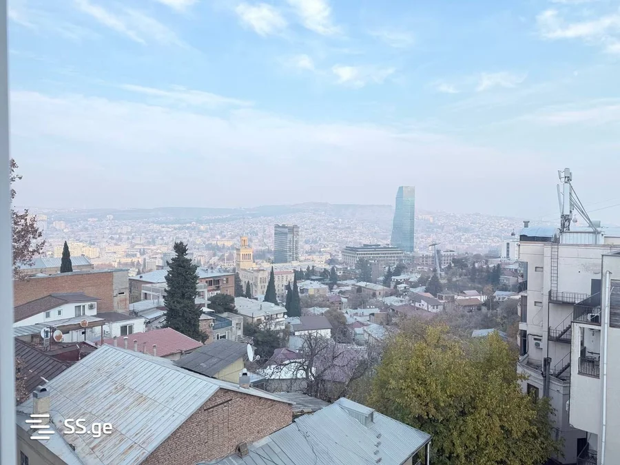 4-комнатная квартира в Тбилиси