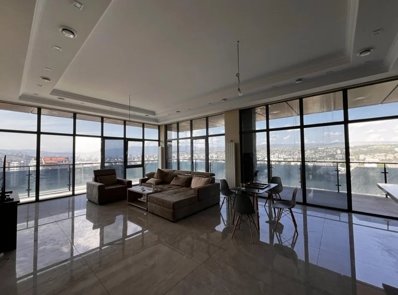Ул. Мераба Алексидзе: 3-комнатная, 190.0 м²