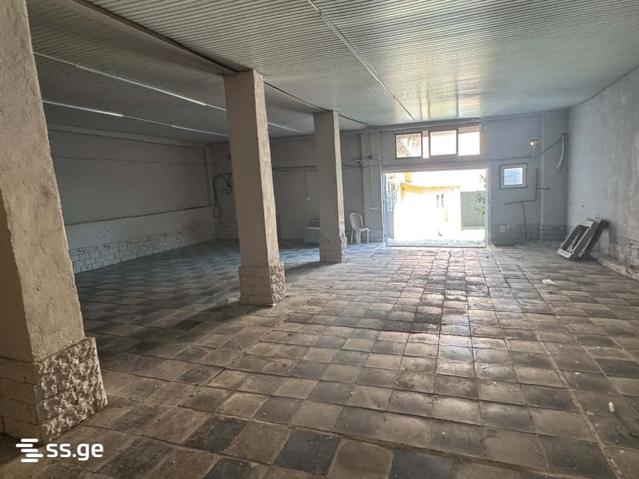 Store-Industrial property For Rent. Isani