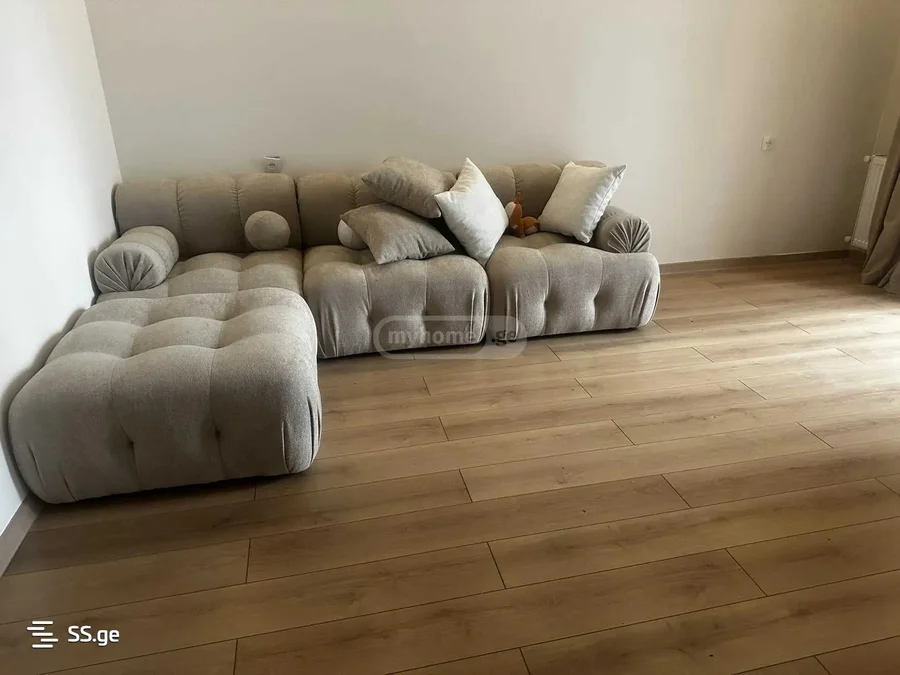 5 room Flat For Rent. Vake