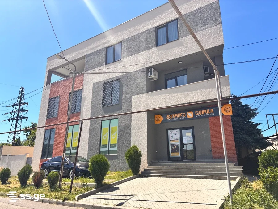 Commercial space For Sale. Isani