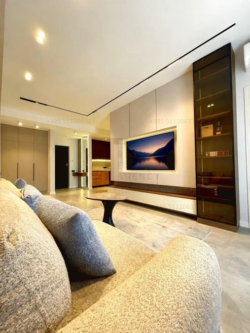 White Square Shartava: Студия, 90,0 м²