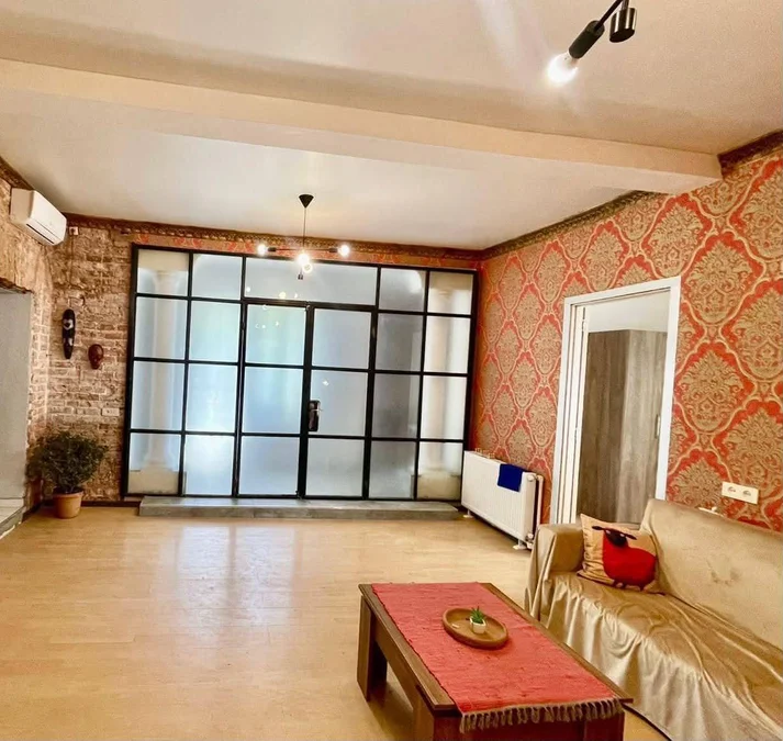 Двухкомнатная квартира в Старом Батуми, 60 м²