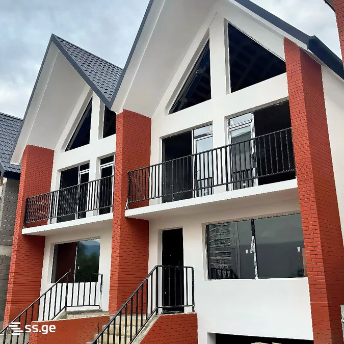8 room Private House For Sale. Mukhiani