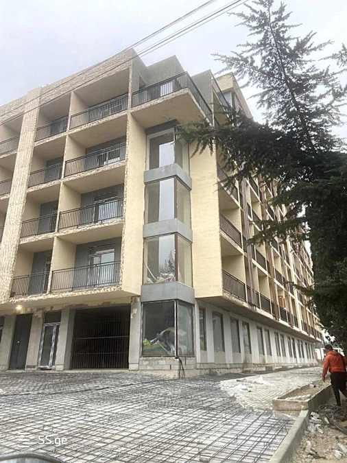 Store-Industrial property For Sale. Isani