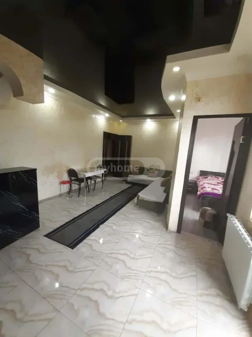 3-комнатная квартира, 65 м², $550