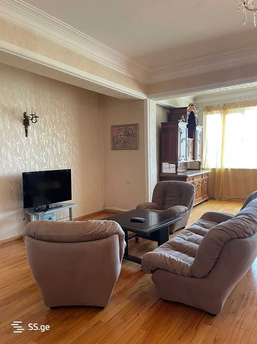 5 room Flat for rent. Vake
