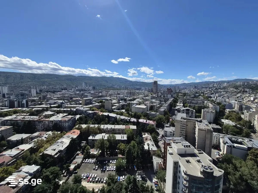 4-комнатная квартира в Тбилиси