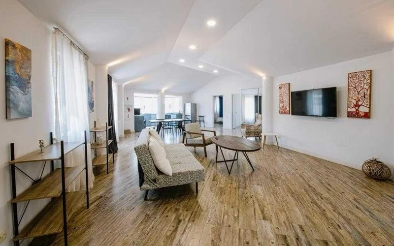 Площадь Свободы, 4: 3-комнатная, 160,0 м²