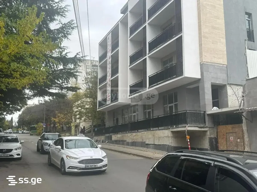 Коммерческое помещение в Сабуртало с арендатором
