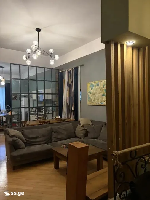 7-комнатная квартира. Вера