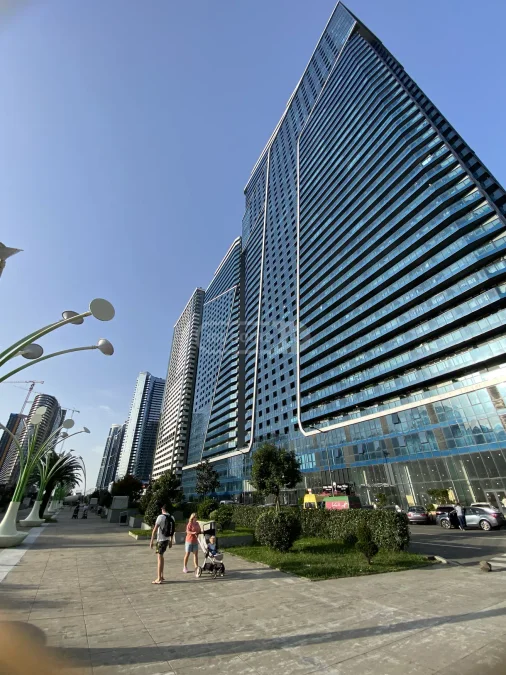 1+1 на A. Tseretelis Kucha 18 მახინჯაური