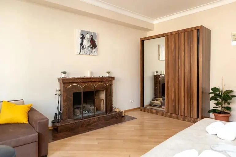 Шио Мгвимели ул., 4: 3-комнатная, 80.0 м²