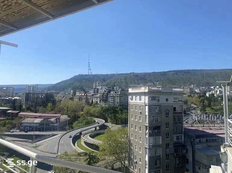 4-комнатная квартира в Тбилиси