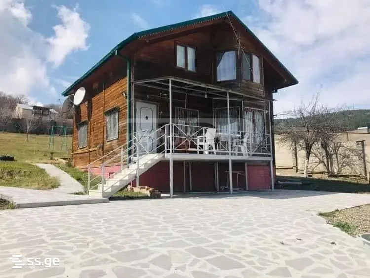 Дача из 4 комнат. Мтацминда