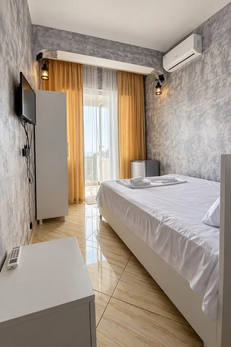 Geno Guest House 6