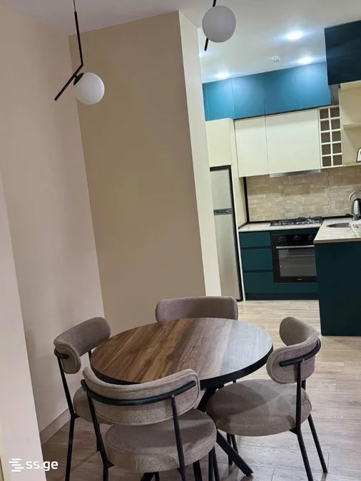 3-комнатная квартира, 70 м², $800